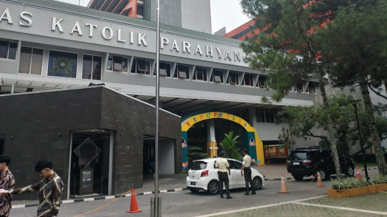 Situasi Terkini Teror Bom Misterius di Unpar Bandung, Kegiatan Wisuda Tetap Berjalan
            - galeri foto