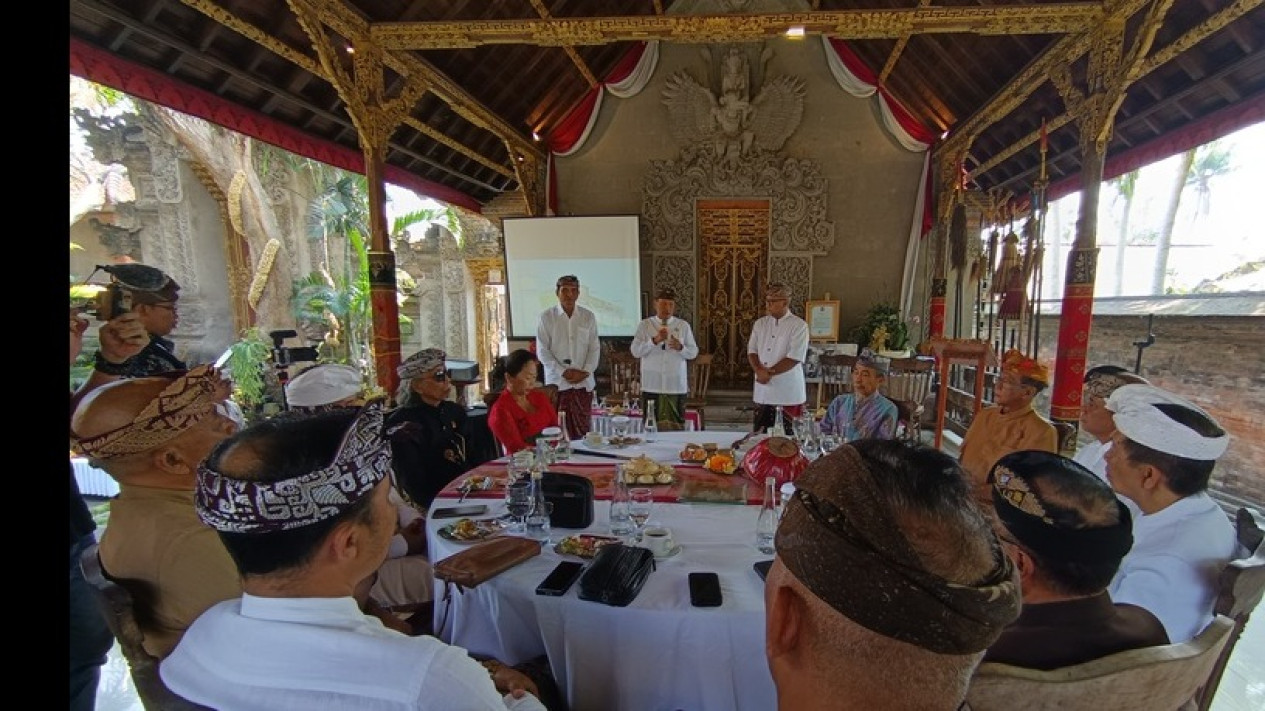 Para Raja se Bali Dukung Pembangunan Bandara di Bali Utara
            - galeri foto