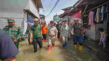 Tinjau Banjir Rob di Muara Angke, Pj. Gubernur Teguh Intruksikan Percepat Pembangunan Tanggul Pantai