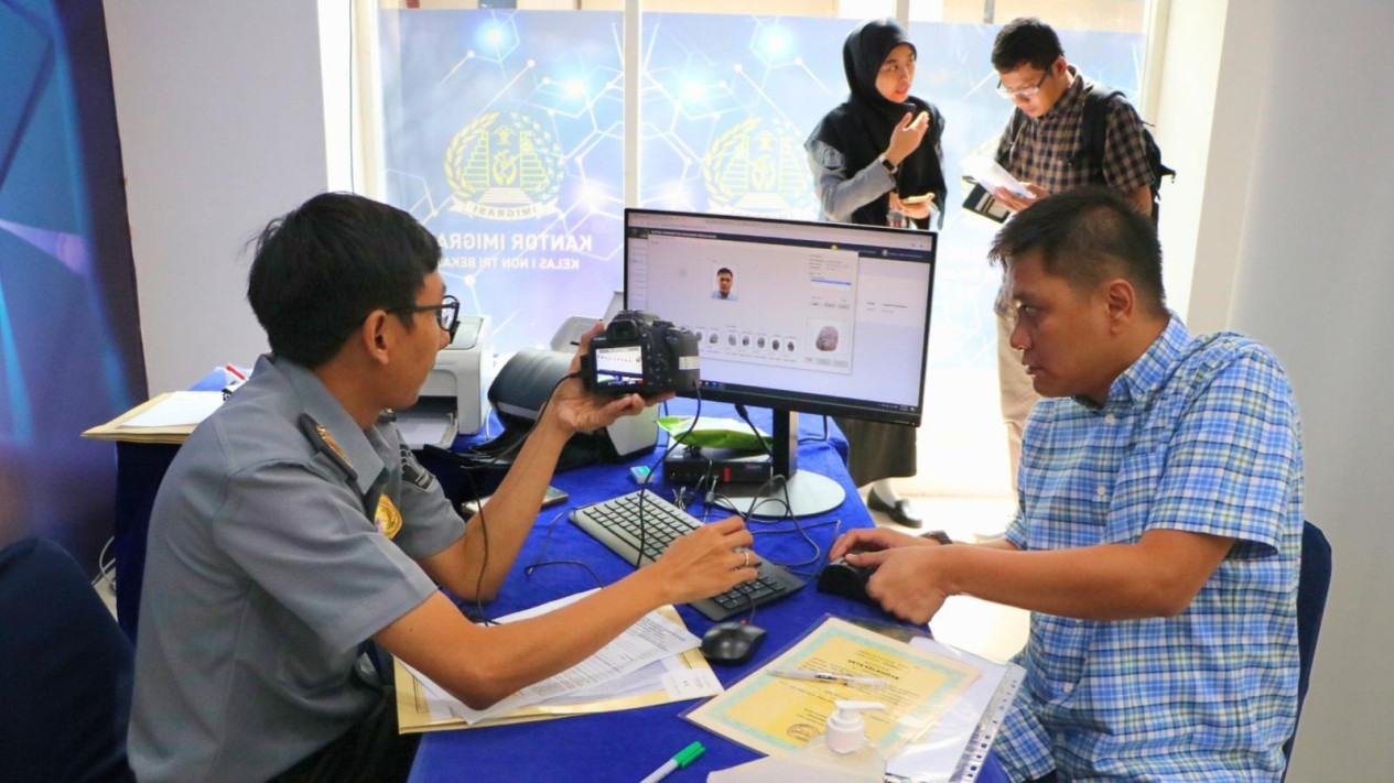 Upaya Pemberantasan TPPO, Kantor Imigrasi Bekasi Perketat Penerbitan Paspor CPMI
            - galeri foto