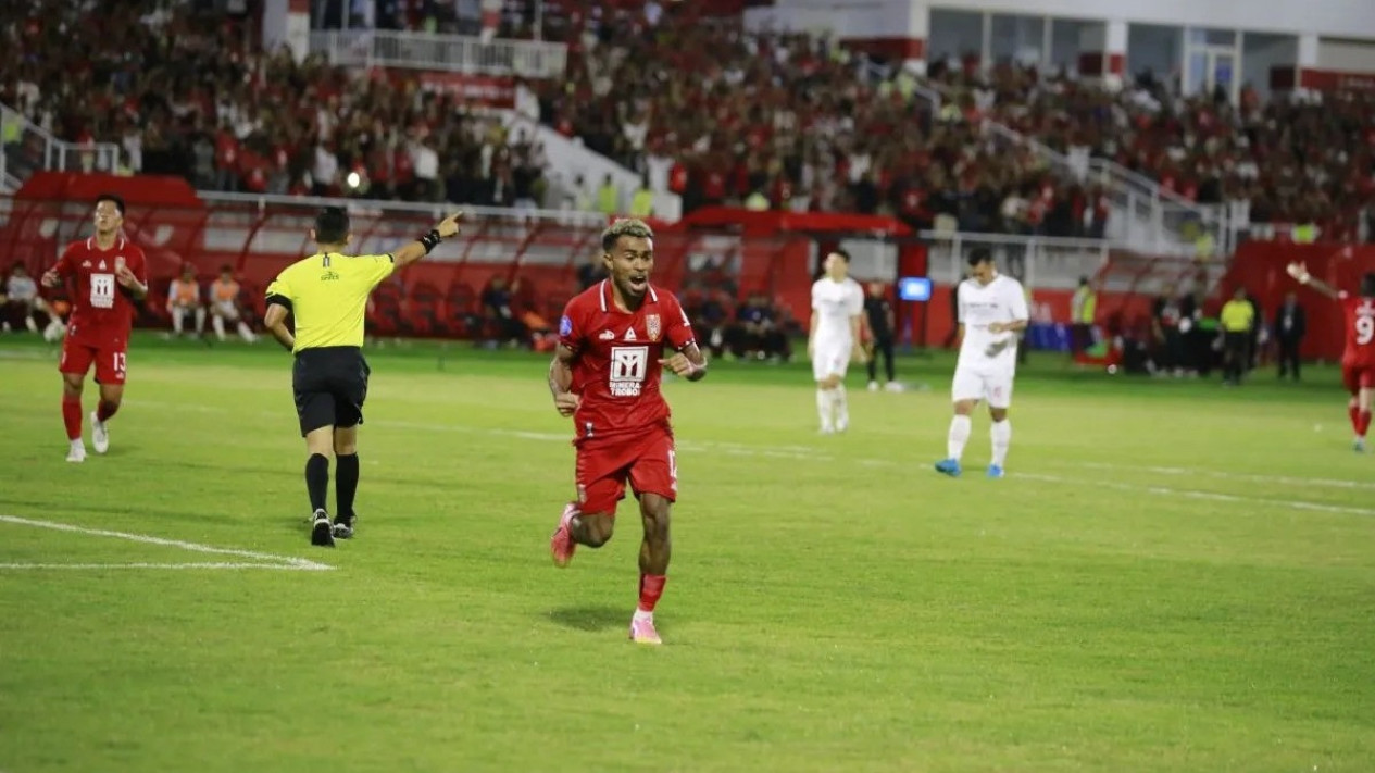 Si Anak Hilang Timnas Indonesia Unjuk Gigi, Pelatih Malut United Semringah usai Laskar Kie Raha Pesta Gol 3-0 ke Gawang Persis
            - galeri foto