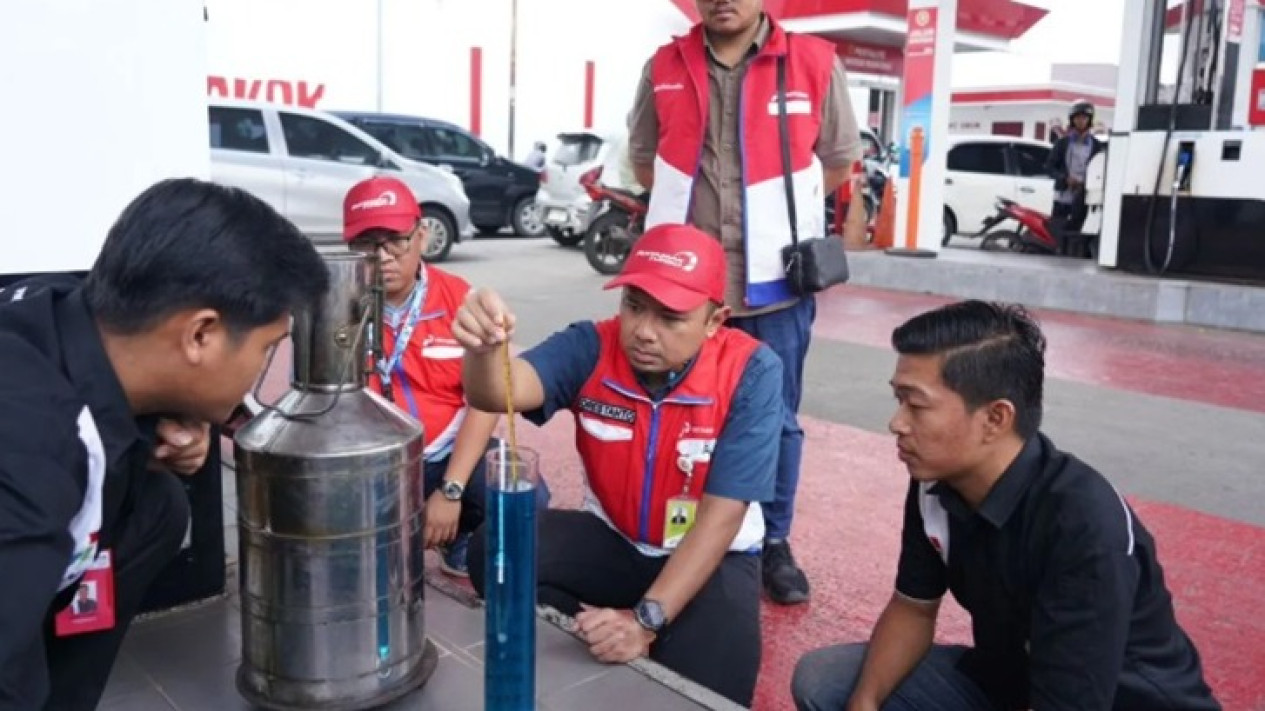 Lemigas Sebut Kualitas Pertamax dari SPBU di Sekitar Cibinong Penuhi Spesifikasi Teknis yang Dipersyaratkan Ditjen Migas
            - galeri foto