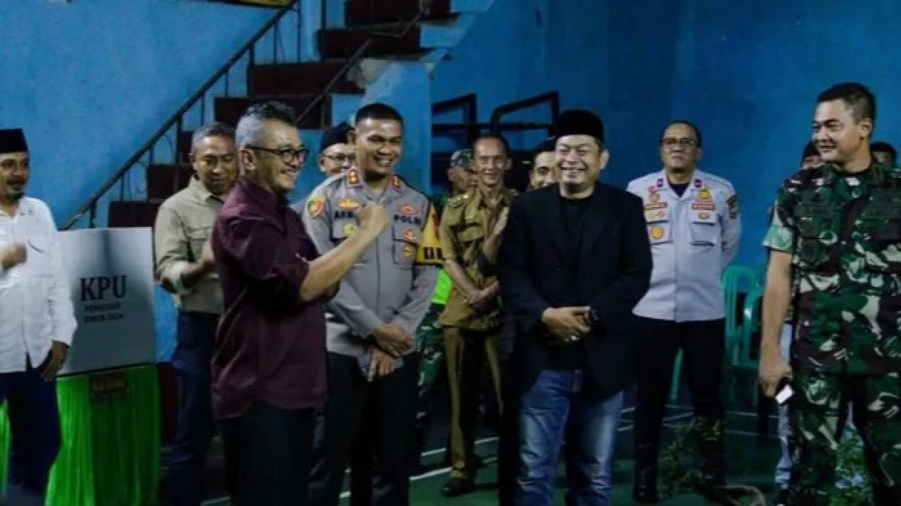 Herdiat-Yana Menang Fenomenal 89,14% Versi Quick Count LSI Denny JA, Ini 4 Faktor Penentunya
            - galeri foto