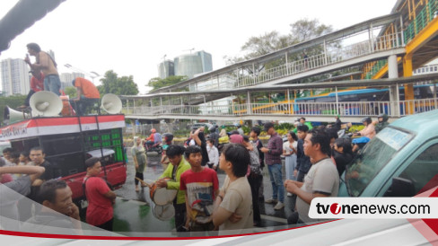 Massa Pendukung Ridwan Kamil-Suswono Gelar Demo di KPU Jakarta, Tuding Ada Konspirasi Menangkan Pramono-Rano