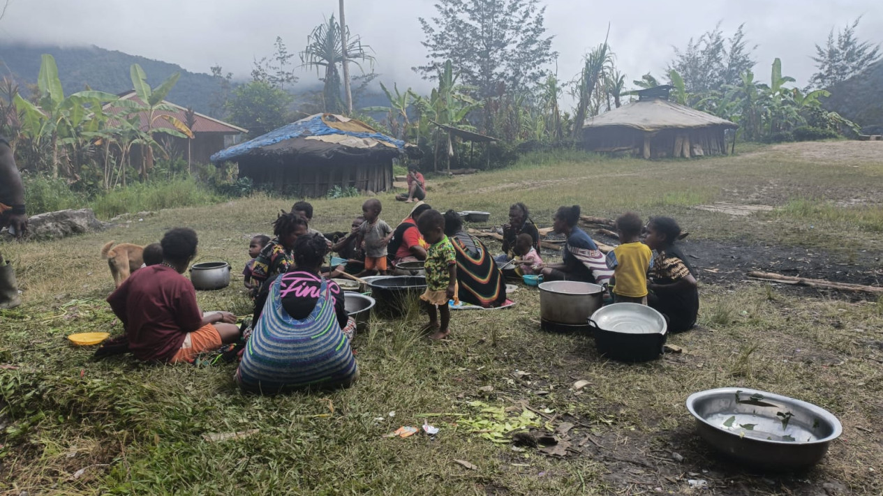 Terancam Bencana Kelaparan Setelah Mengungsi, 250 KK di Distrik Hoya Butuh Bantuan Pemerintah
            - galeri foto