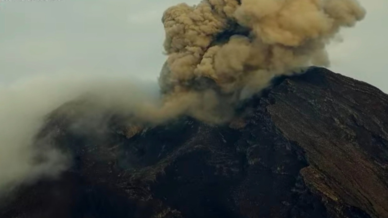 Ada Kabar Buruk, Gunung Semeru Erupsi Lagi Hari Ini, Semua Warga Diminta Harus Waspada
            - galeri foto