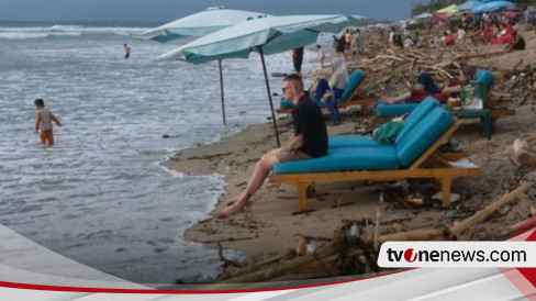 Sampah Kiriman yang Terdampar di Pantai Bali Sebagian Besar Berasal dari Aliran Sungai di Pulau Jawa