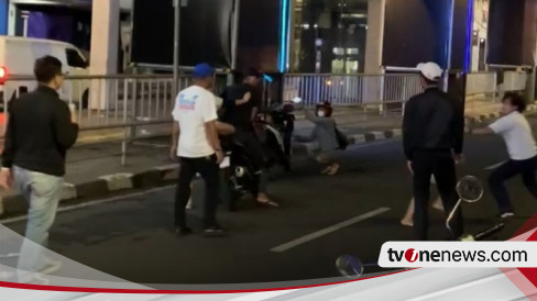 Polisi Buru Pemotor Lawan Arah yang Keroyok Pemobil di Jakarta Selatan