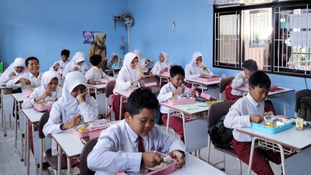 Soal Keracunan Makanan di Program MBG Sukohargo, Istana Pastikan Ditangani Sesuai SOP
            - galeri foto