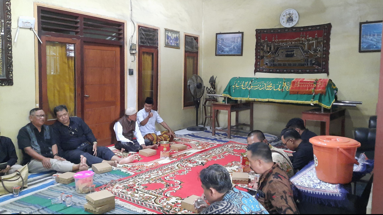 Usai Salat Subuh Hembuskan Nafas Terakhir, Berikut Permintaan Terakhir Almarhumah Ibu Mahfud MD
            - galeri foto