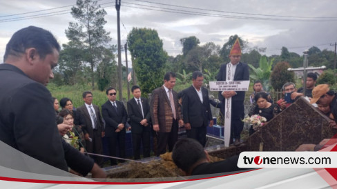 Ketum PSBI Effendi MS Simbolon, Hadiri Langsung Pemakanam Ibunda ...