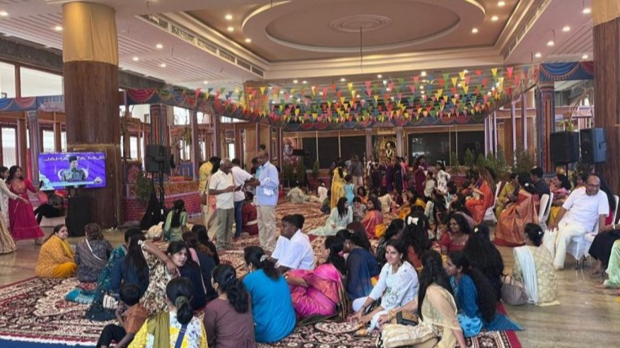 Umat Hindu dari India Meriahkan Peresmian Kuil Shri Sanathana Dharma Aalayam di Jakarta
            - galeri foto