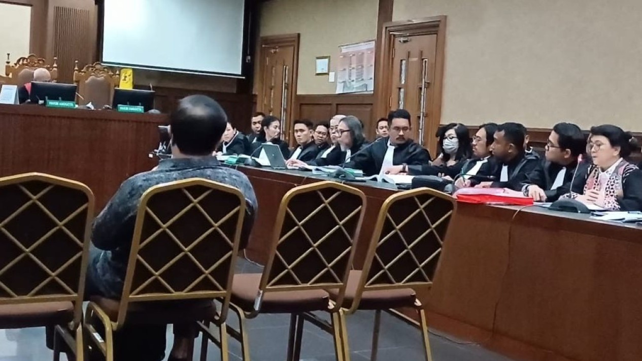 Tak Hanya Dua Hakim Jadi Saksi Terdakwa Zarof Ricar, Jaksa Juga Hadirkan Agus
            - galeri foto