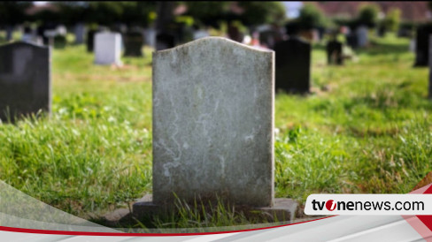 Hukum Mencabut Rumput di Makam saat Ziarah Kubur pada Lebaran ...