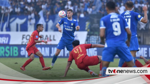 681aefc009bdd-nick-kuipers-di-laga-persib-vs-persija_488_274