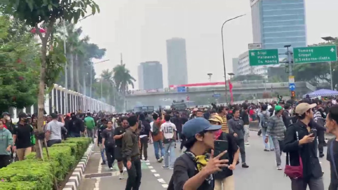 Demo Buruh di Depan DPR 2 Tol Dalam Kota Diblokir